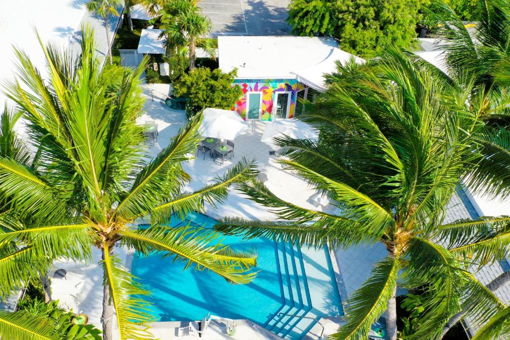 Bazén v ubytování Orchid Key Inn - Adults Only nebo v jeho okolí