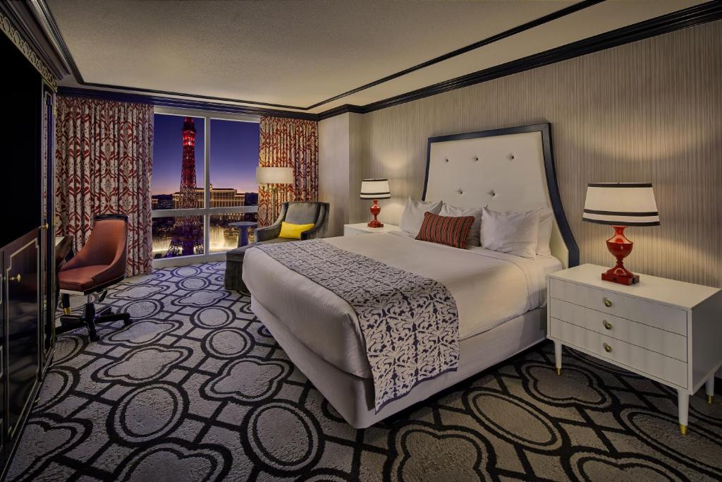 Voodi või voodid majutusasutuse Paris Las Vegas Hotel & Casino toas