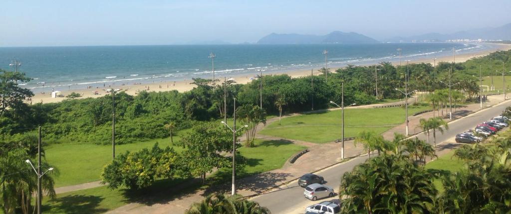  Lindo e Confortável Apartamento pé na areia e com linda vista do mar