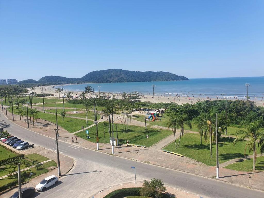  Lindo e Confortável Apartamento pé na areia e com linda vista do mar