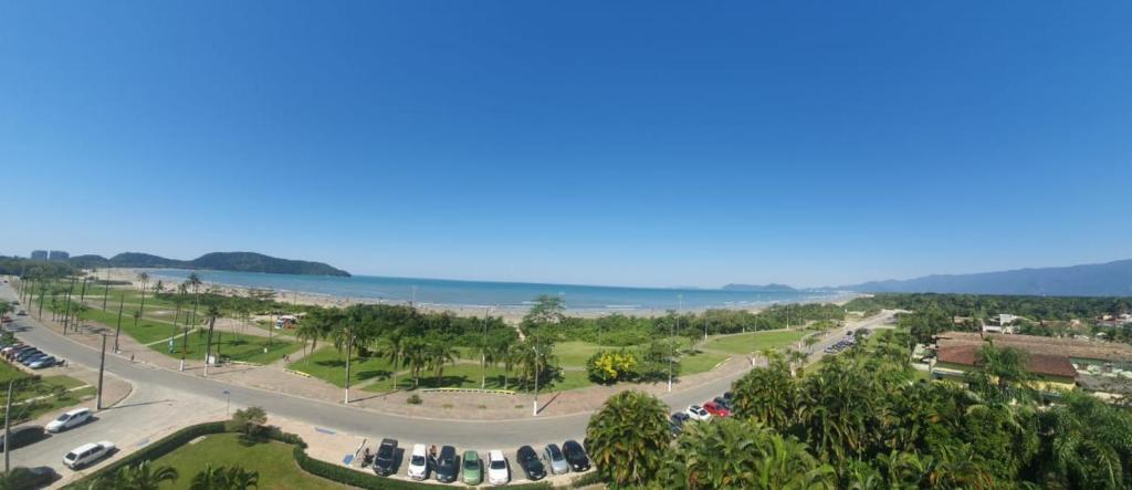  Lindo e Confortável Apartamento pé na areia e com linda vista do mar