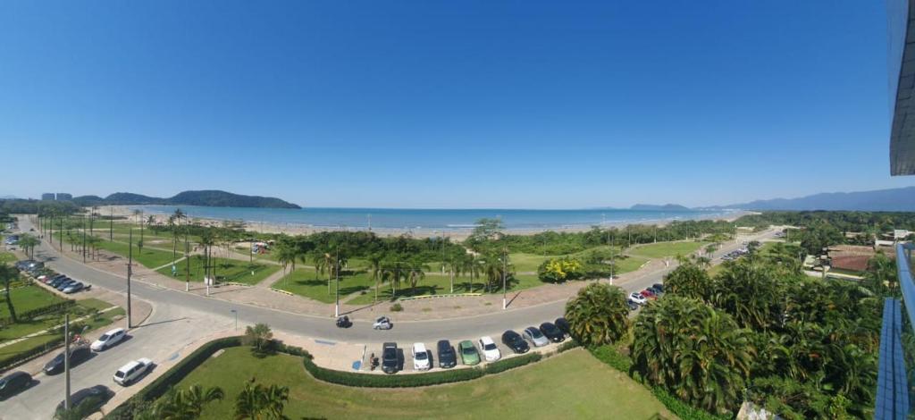  Lindo e Confortável Apartamento pé na areia e com linda vista do mar