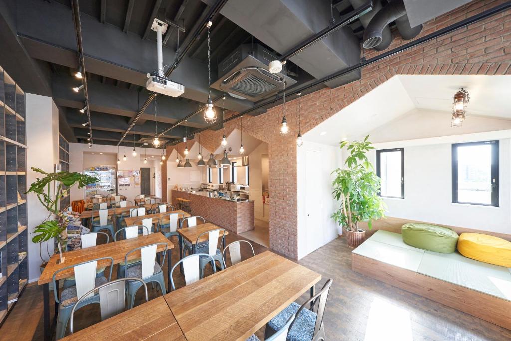 Posezení v ubytování WeBase Hakata Hostel