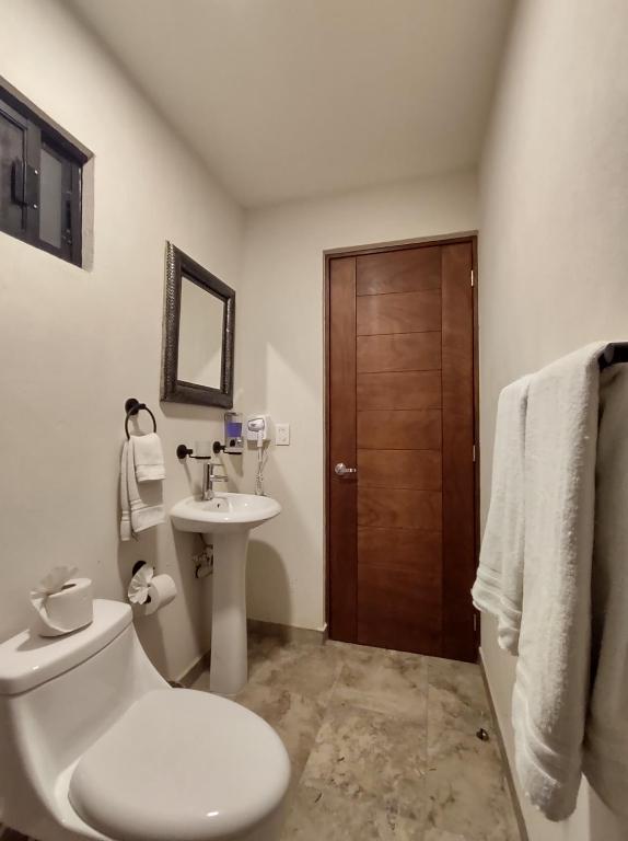Un baño de Casona San Cayetano Suites & Lofts by SCE