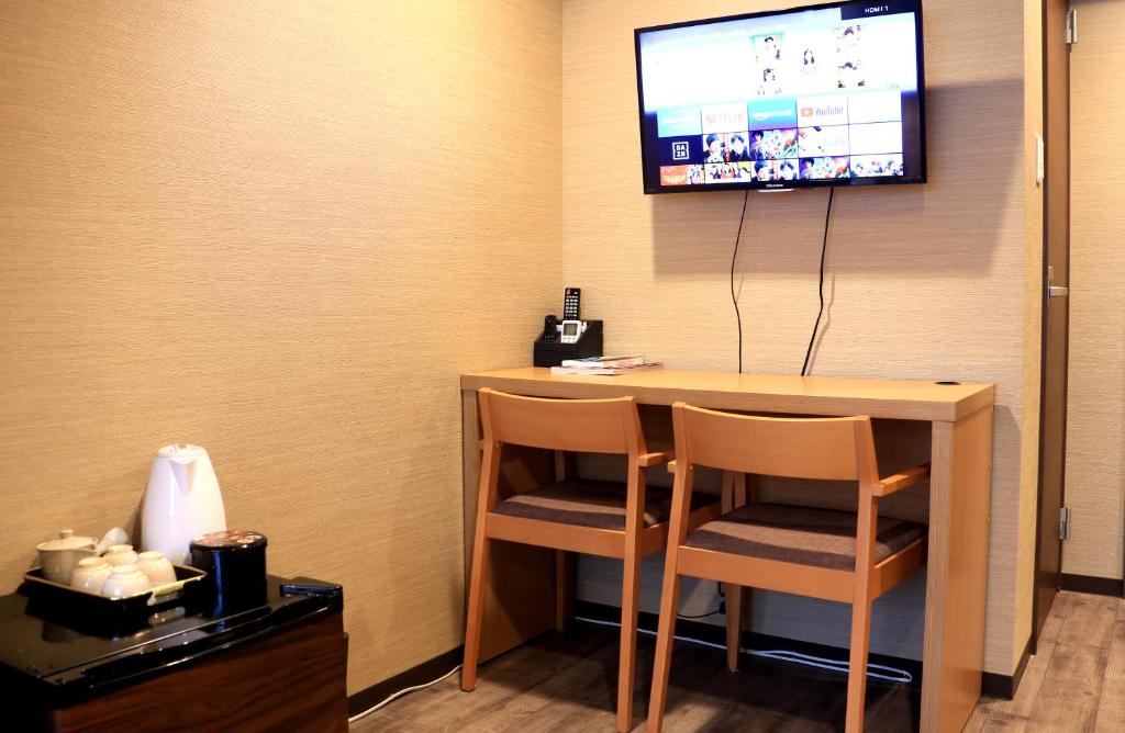 TV a/nebo společenská místnost v ubytování Hotel Traveling Bridge Nijojo