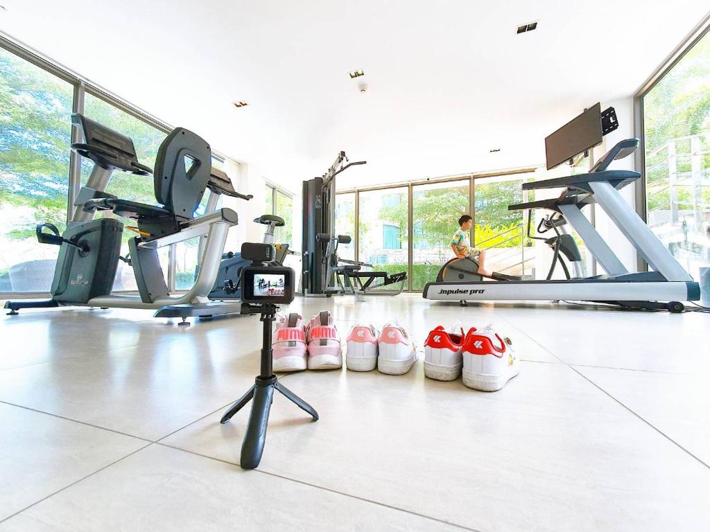 Fitness centrum a/nebo fitness zařízení v ubytování Sonrisa Srirachaที่พักติดทะเล