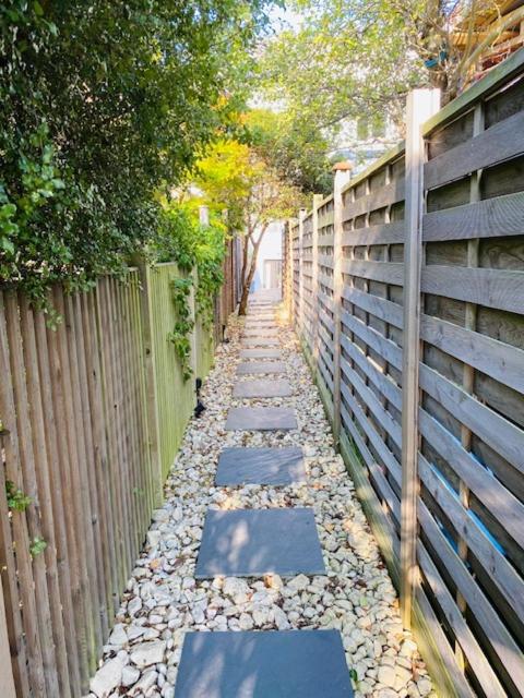Stunning, stylish garden flat in the heart of Wimbledon - One-Bedroom Apartment
