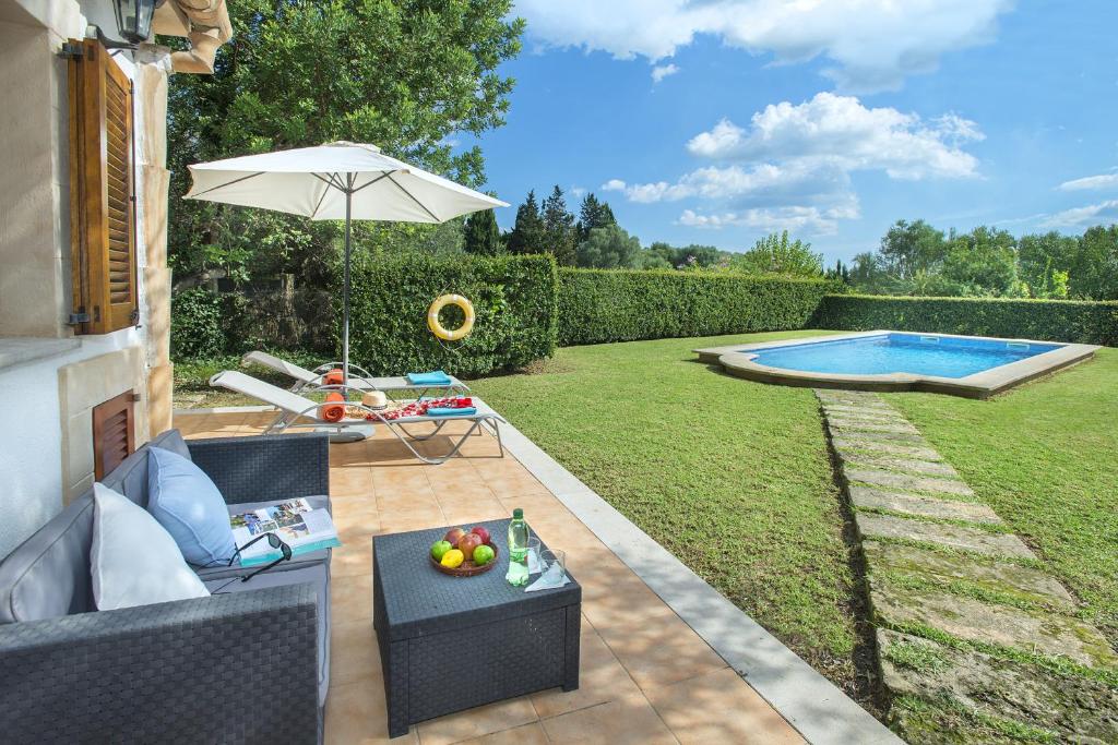 Bazén v ubytovaní Owl Booking Villa Tarongers - Stay For Couples alebo v jeho blízkosti