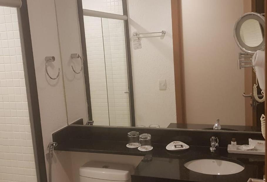  FLAT ED. ATHOS BULCÃO AP. 209