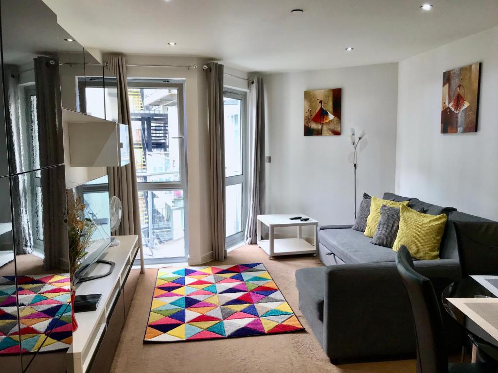 Marsh House - Apartment With Balcony