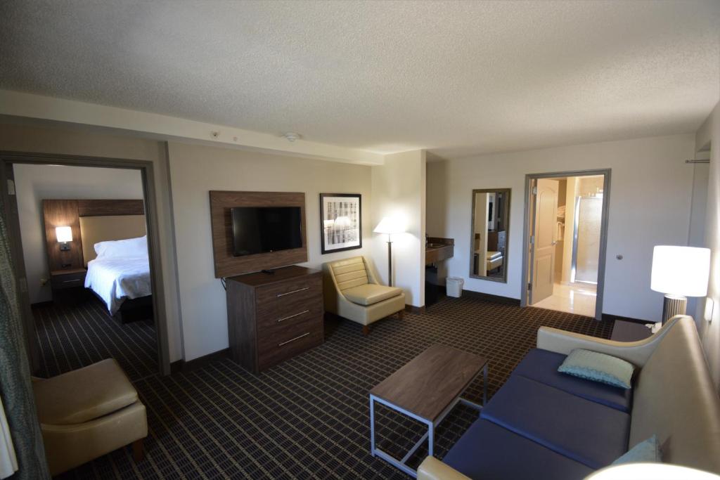 Holiday Inn Hazlet, an IHG Hotel - Suite King