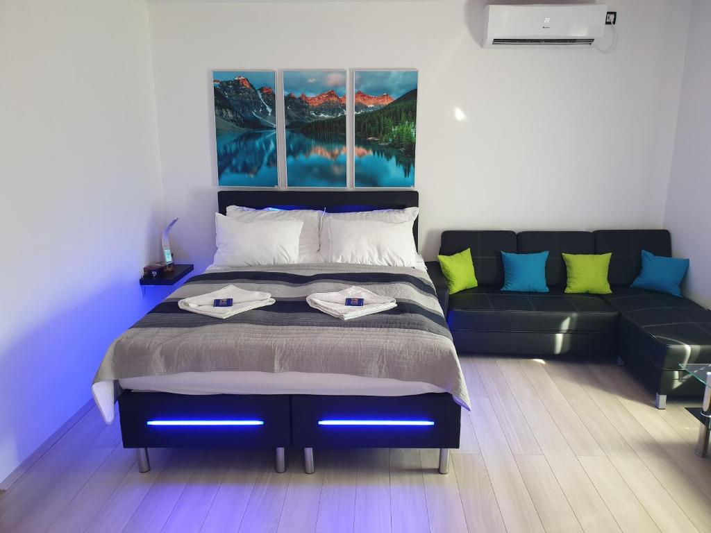 Postel nebo postele na pokoji v ubytování Smaragd apartman