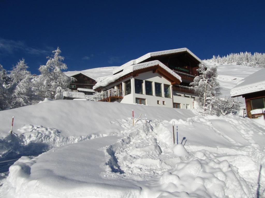 Hotel Cuntera v zimě