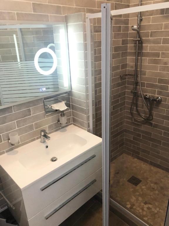 Koupelna v ubytování Boróka Apartman Belváros