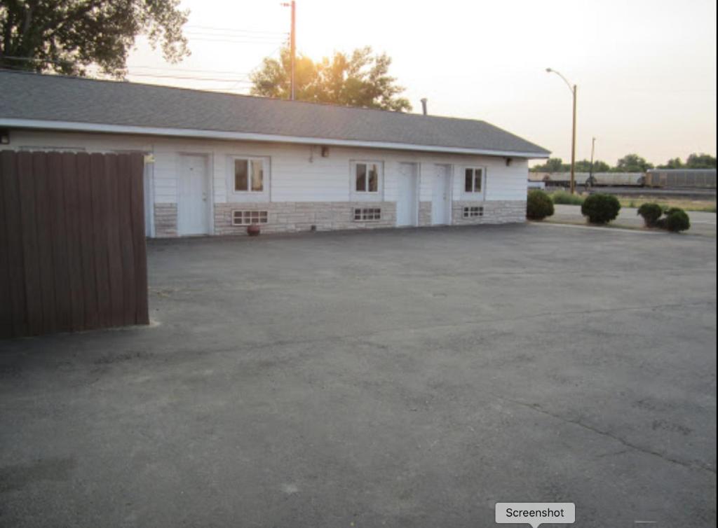 MONTANA INN Near Little Big Horn Battlefield-Pompey Piller-colstrip