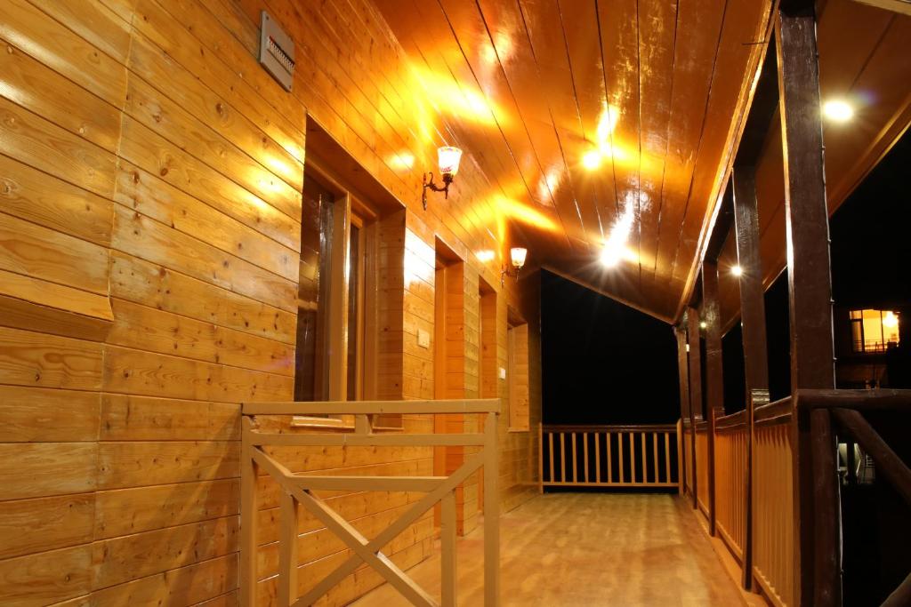 ภาพในคลังภาพของ Forest Wood Cottage ในมะนาลี