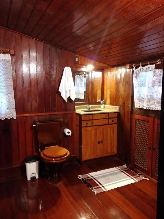  Casa com área de lazer completa em Petrópolis