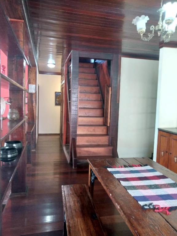  Casa com área de lazer completa em Petrópolis