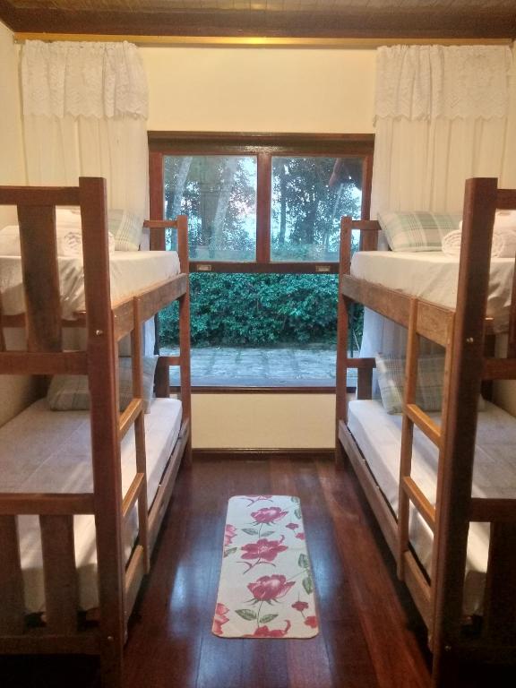 Casa com área de lazer completa em Petrópolis