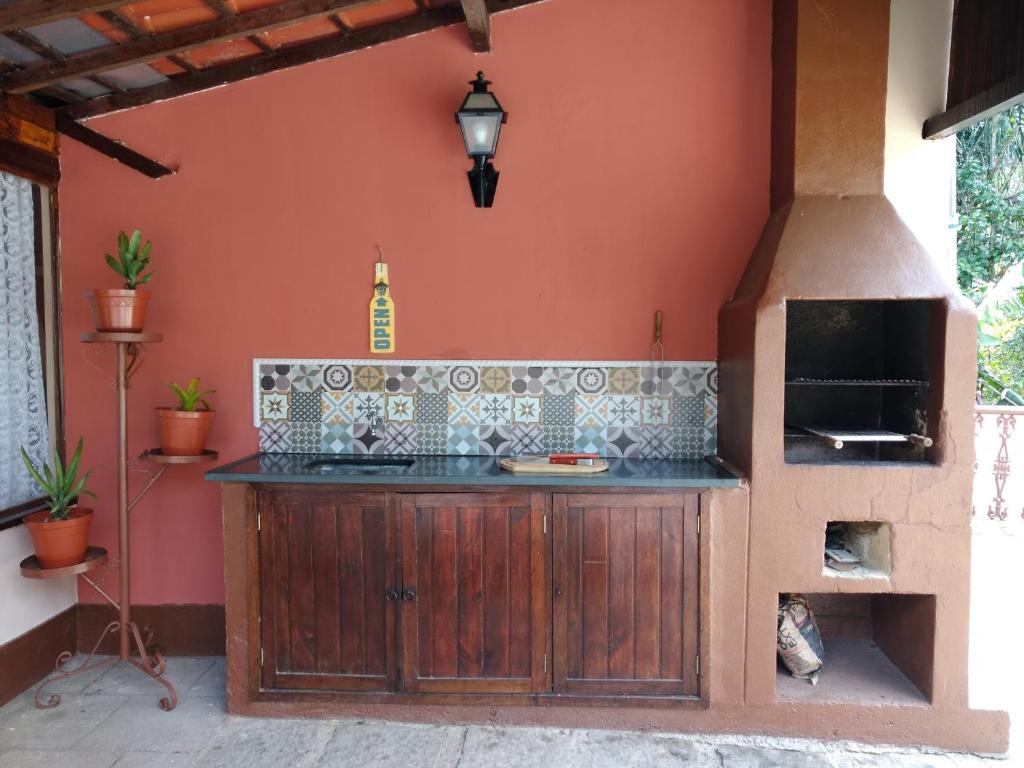  Casa com área de lazer completa em Petrópolis