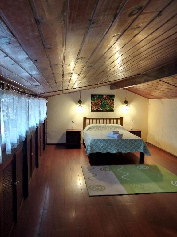  Casa com área de lazer completa em Petrópolis