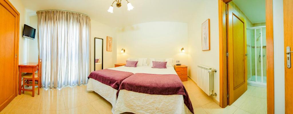 A bed or beds in a room at Hotel Arce