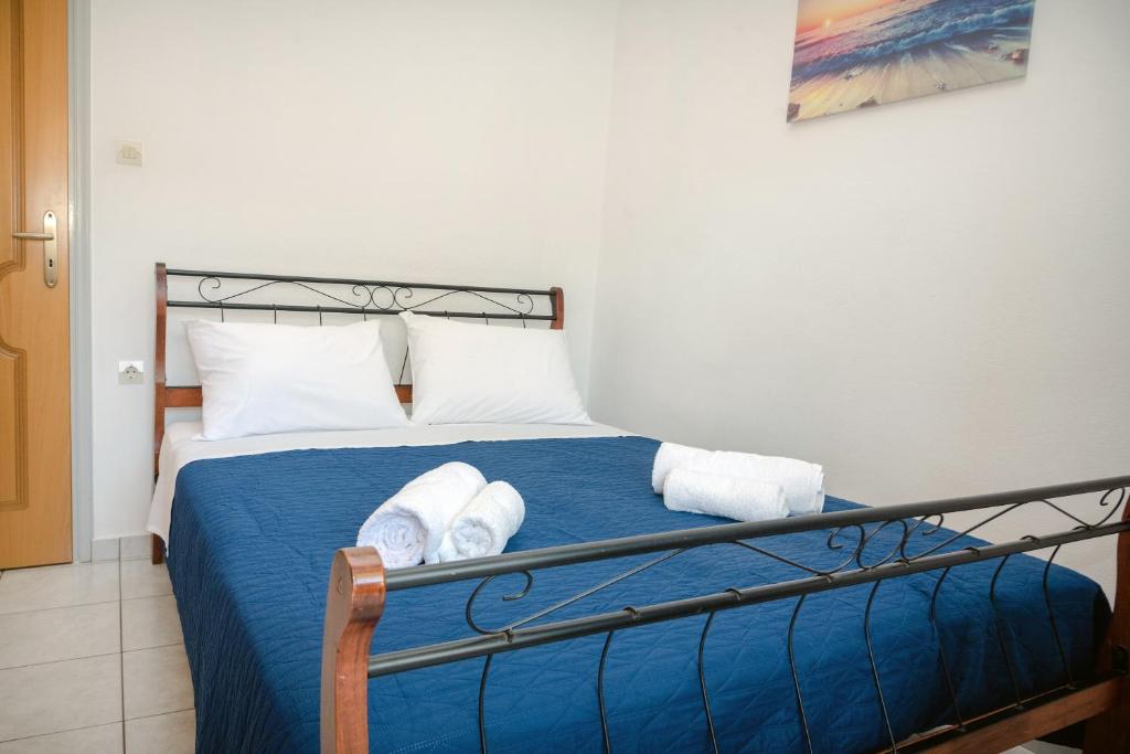 A bed or beds in a room at Casa di Halepa