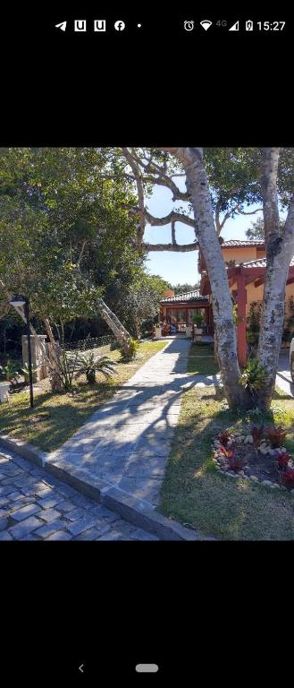  Casa ampla em condomínio fechado com área de lazer completa