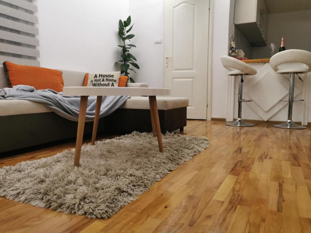 a living room with a coffee table on a rug at Happy Place in Novi Grad