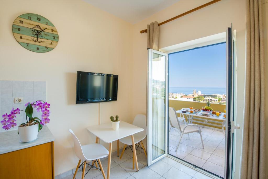A television and/or entertainment centre at Casa di Halepa
