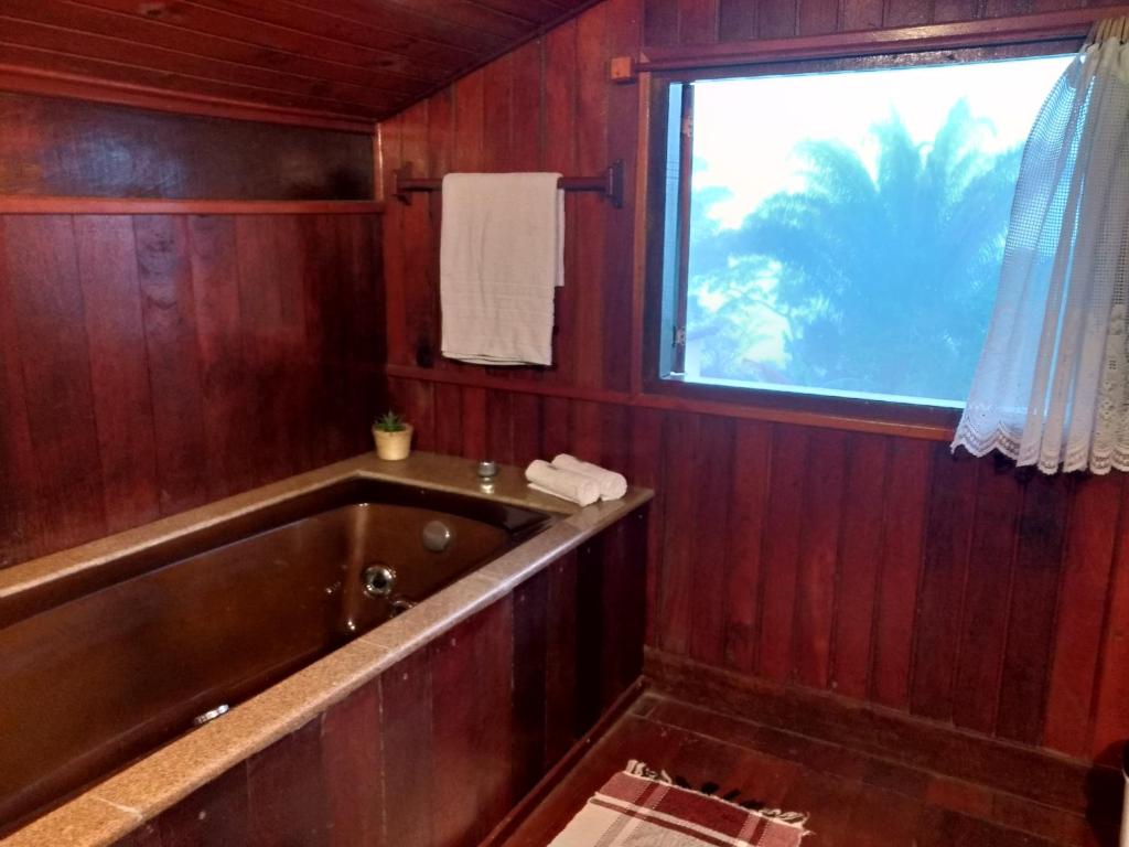  Casa com área de lazer completa em Petrópolis