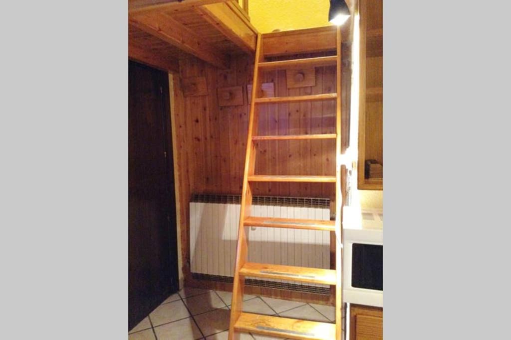 Palanda nebo palandy na pokoji v ubytování Estudio 2-4 personas en Vielha-Baqueira