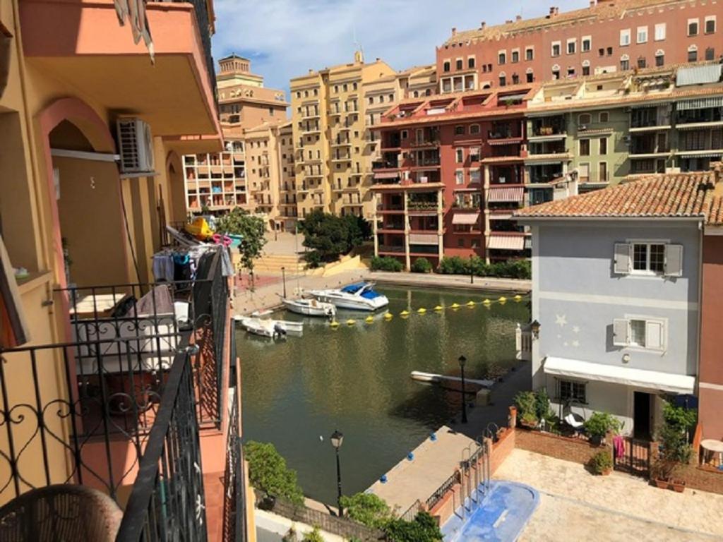 Valencia, ideally located 3bed-2bath apart.Few mints walk ...
