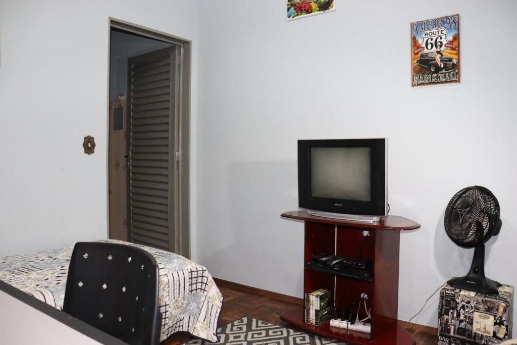 Av. Brasil -Quarto Inteiro - Individual