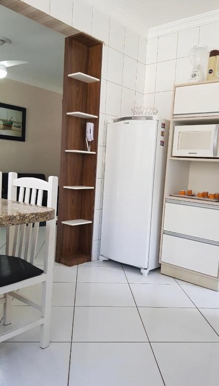  APARTAMENTO NA MEIA PRAIA