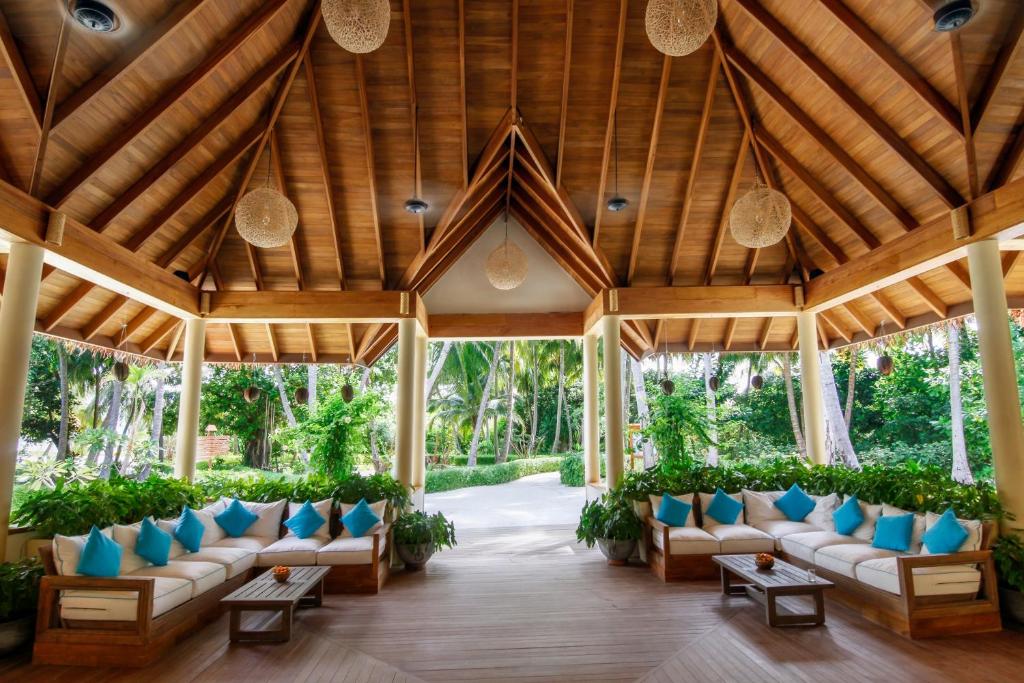 Zahrada ubytování Reethi Faru Resort - Stay 5 Nights or more Between Aug-Sept 2025 & Enjoy a Free Sunset Cruise