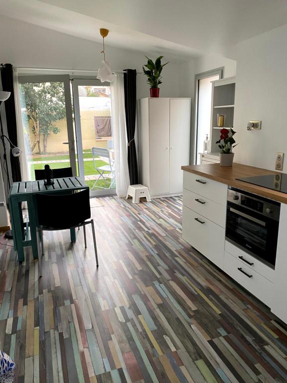 Le 9ième Entracte - Studio With Garden View