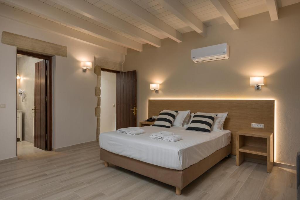 Posteľ alebo postele v izbe v ubytovaní Spilia Village Hotel & Villas