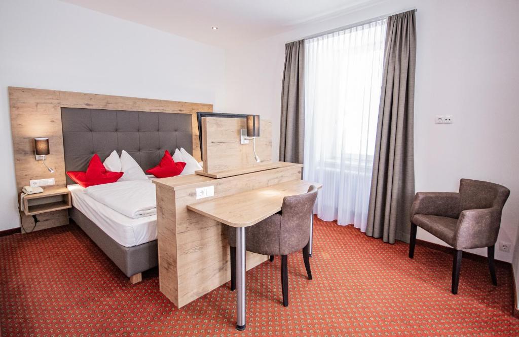 A bed or beds in a room at Hotel Wilder Mann