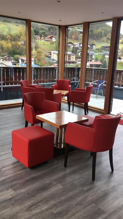 A seating area at Hotel Wilder Mann