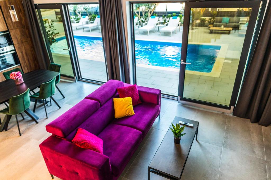 Olive Tree mansion - Housity