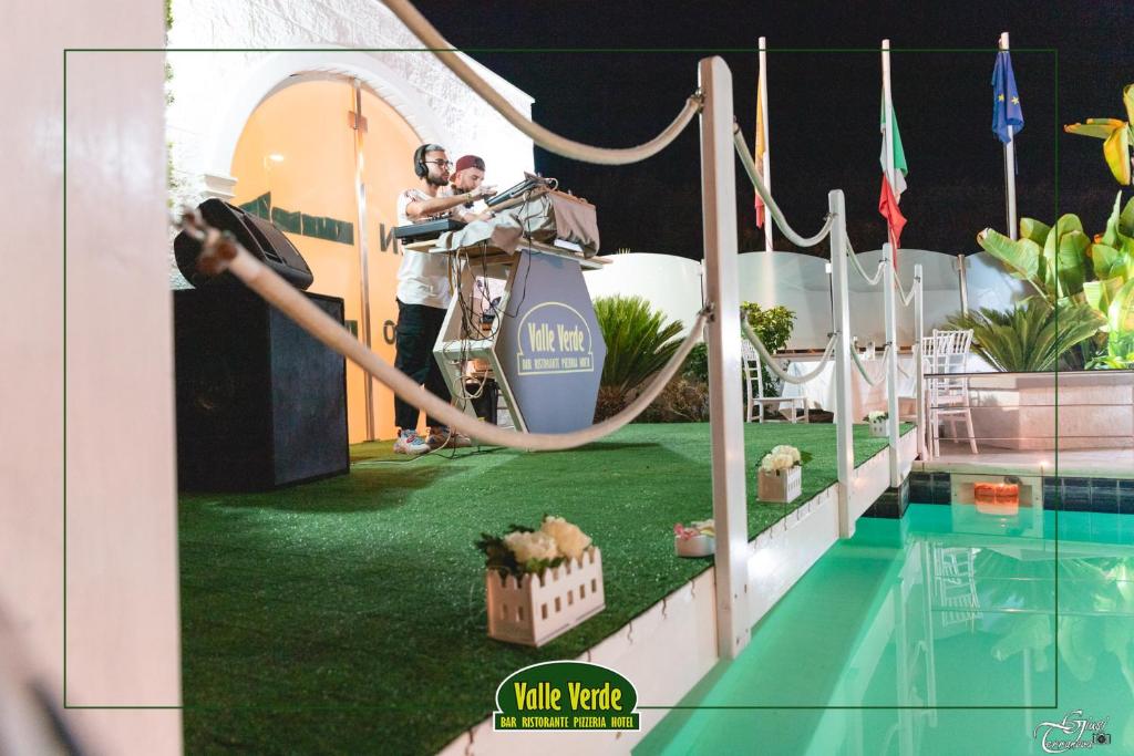 Bazén v ubytování Hotel Valle Verde nebo v jeho okolí