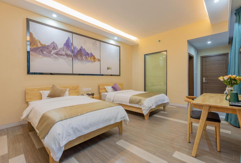 Postel nebo postele na pokoji v ubytování Yangshuo Yi Landscape Hotel