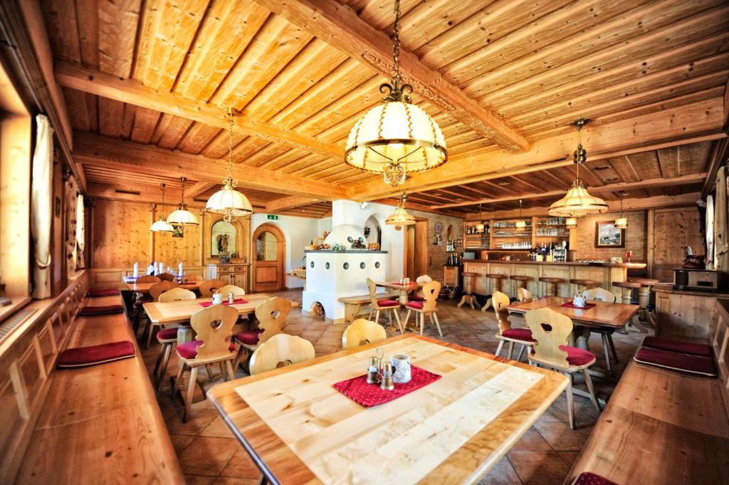 Restaurace v ubytování Hotel Galtürerhof inklusive Silvrettacard Premium