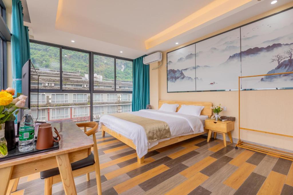 Postel nebo postele na pokoji v ubytování Yangshuo Yi Landscape Hotel