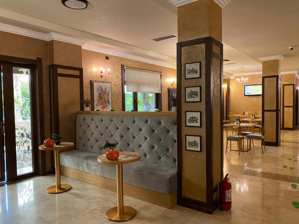Posezení v ubytování Hotel Yarus