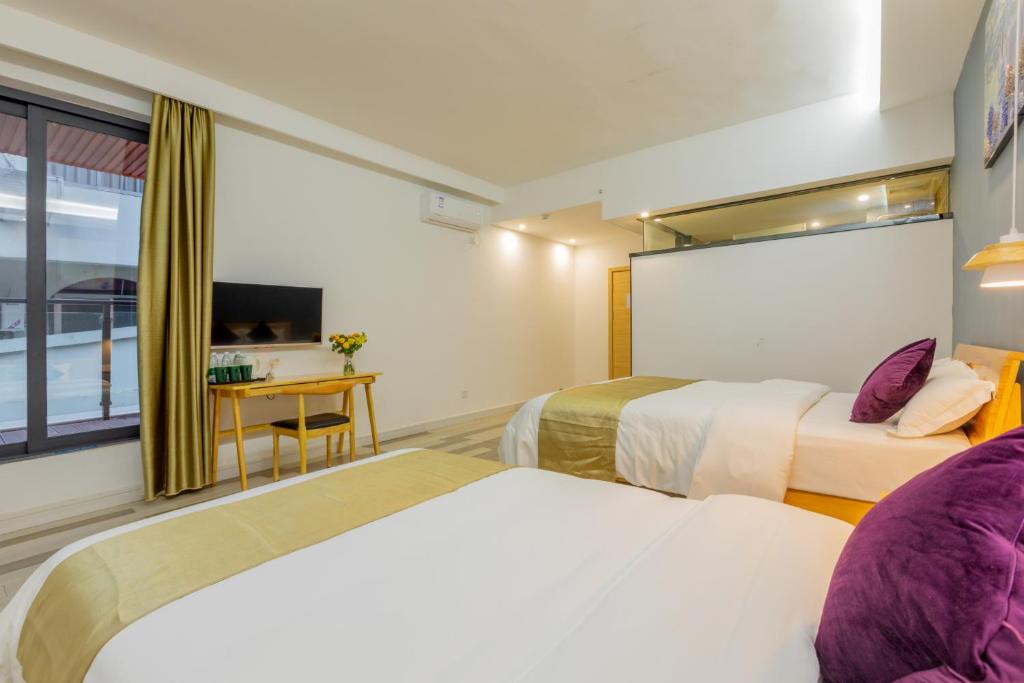 Postel nebo postele na pokoji v ubytování Yangshuo Yi Landscape Hotel