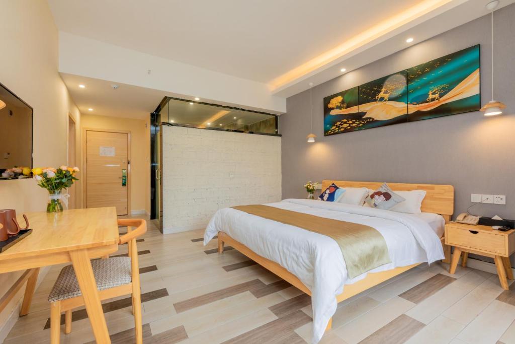 Postel nebo postele na pokoji v ubytování Yangshuo Yi Landscape Hotel