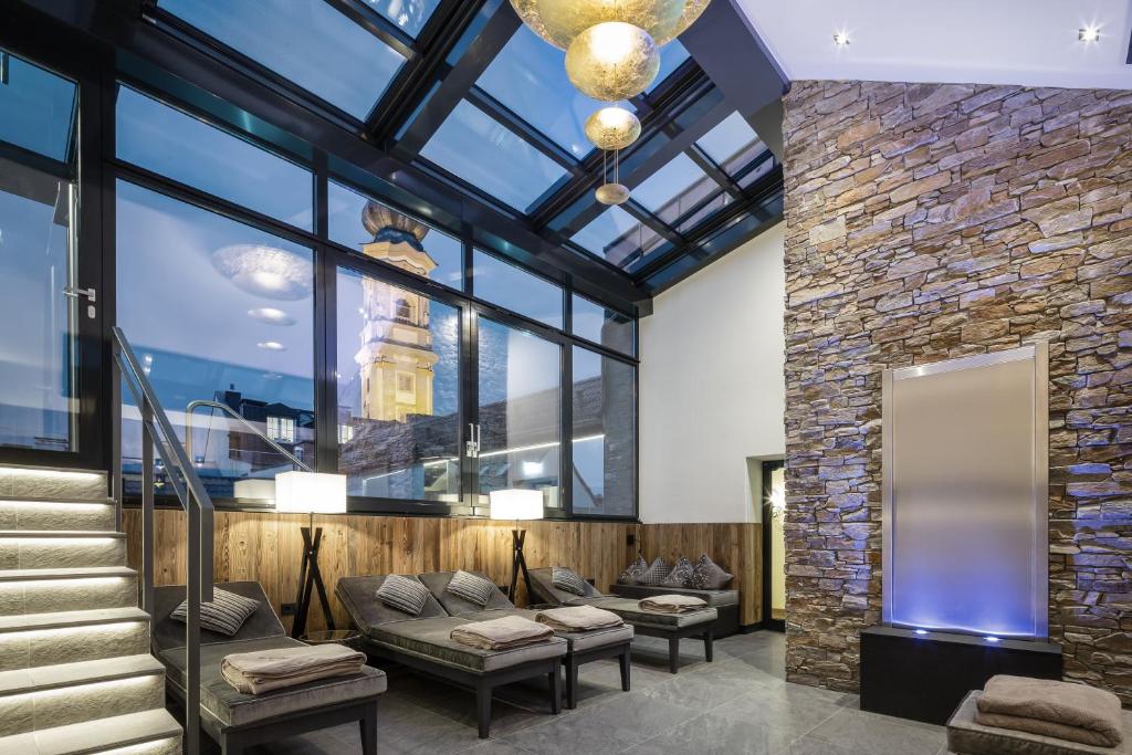 Posezení v ubytování Hotel-Gasthof Höttl