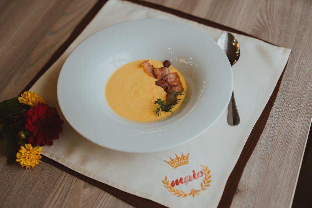 Jídlo v penzionu – hostince nebo okolí